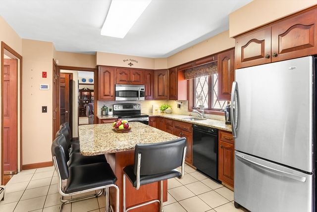 191 Fairway Drive, Seekonk, MA 02771