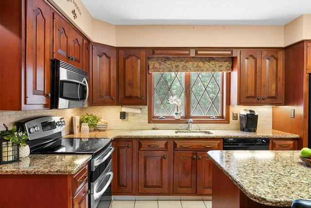 191 Fairway Drive, Seekonk, MA 02771