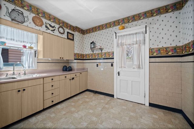 601 E 7th Ave, Tarentum, PA 15084