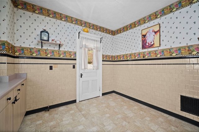 601 E 7th Ave, Tarentum, PA 15084