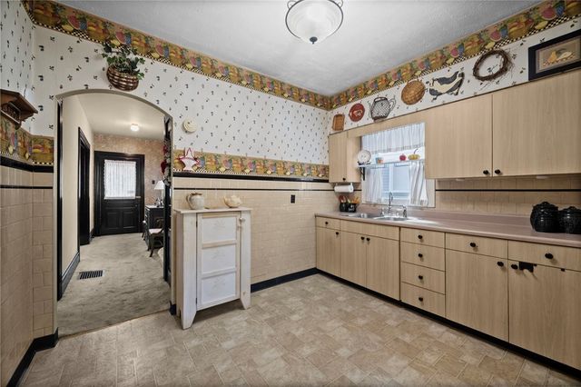 601 E 7th Ave, Tarentum, PA 15084
