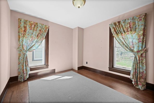 601 E 7th Ave, Tarentum, PA 15084
