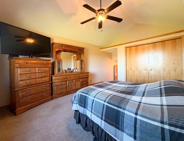 21480 Evergreen Street NW, Oak Grove, MN 55011