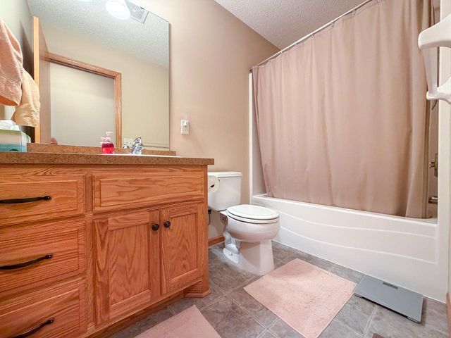 21480 Evergreen Street NW, Oak Grove, MN 55011