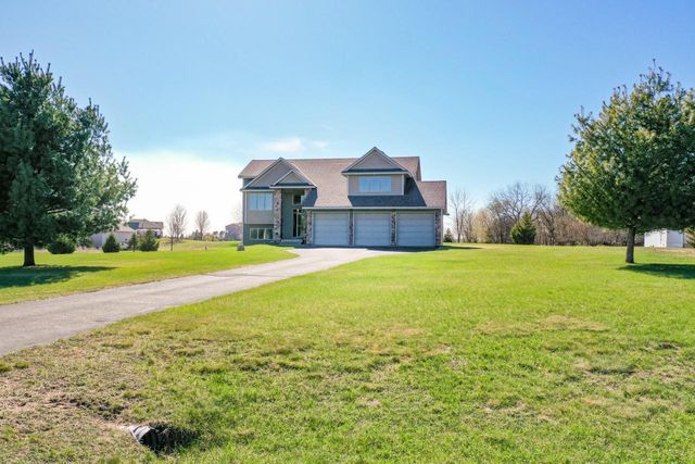 21480 Evergreen Street NW, Oak Grove, MN 55011