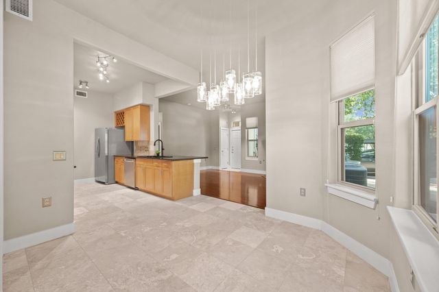 2216 Thornton RD 210, Austin, TX 78704