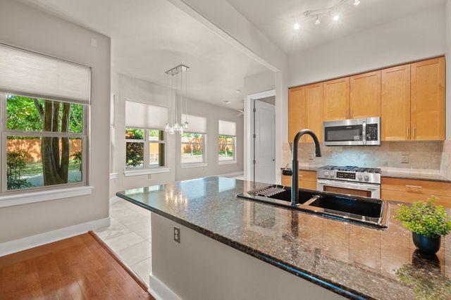 2216 Thornton RD 210, Austin, TX 78704