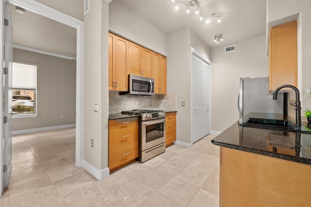 2216 Thornton RD 210, Austin, TX 78704