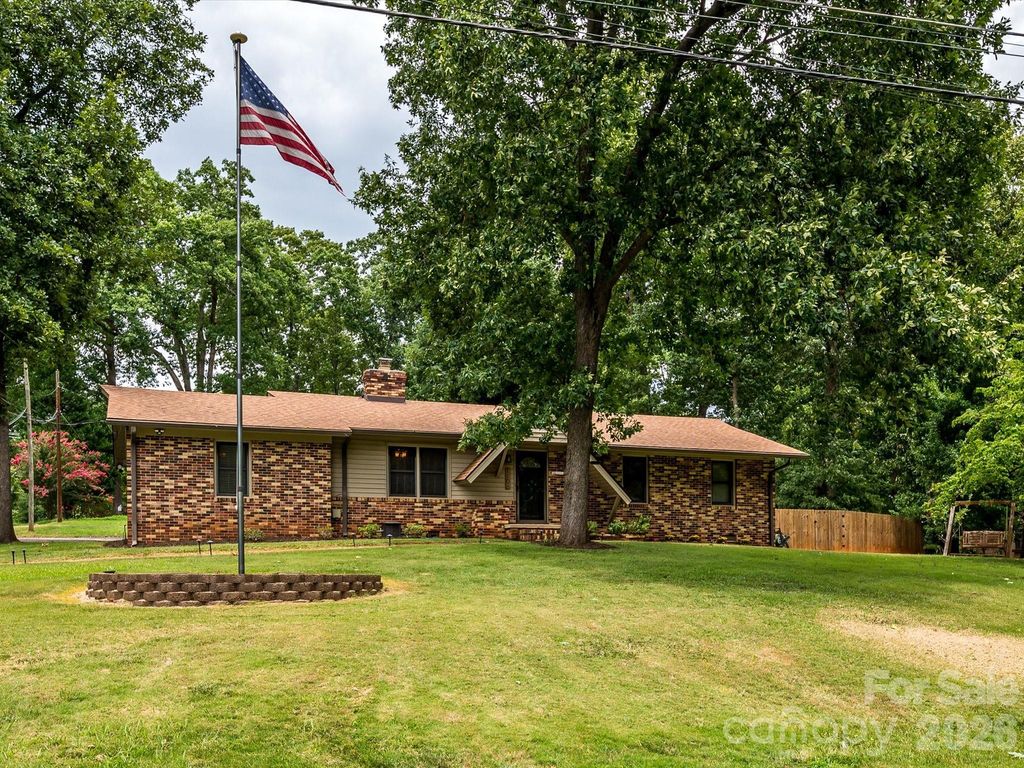 1106 Robinhood Lane, Kannapolis, NC 28081
