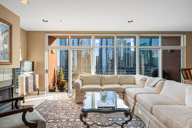 445 E NORTH WATER Street 2003, Chicago, IL 60611