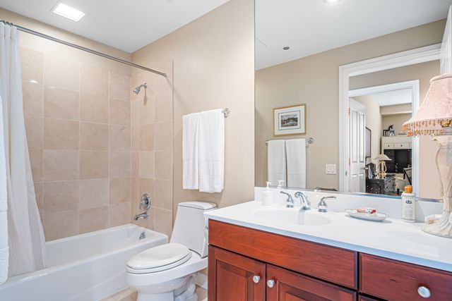 445 E NORTH WATER Street 2003, Chicago, IL 60611