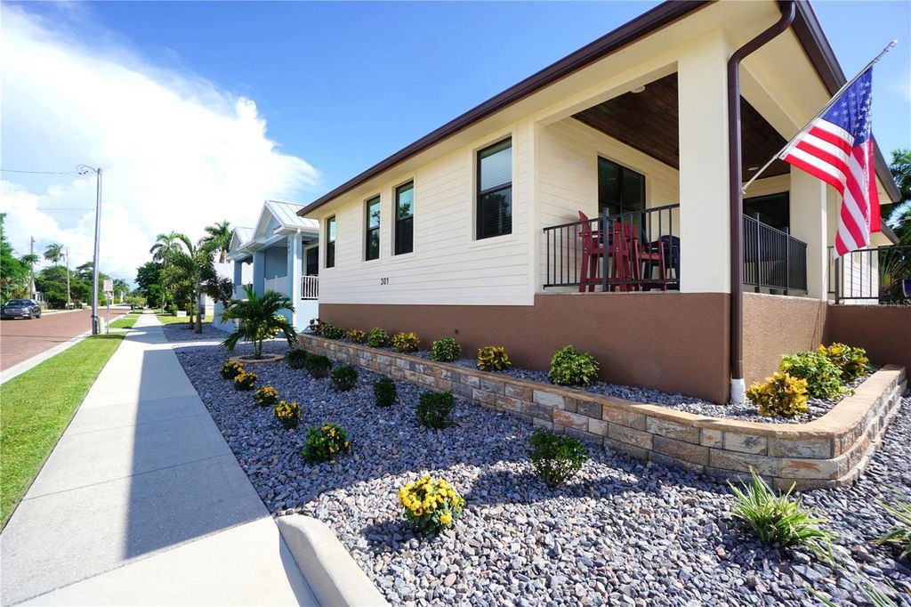 Image 4 of property listing at 301 GOLDSTEIN STREET, Punta Gorda, FL 33950