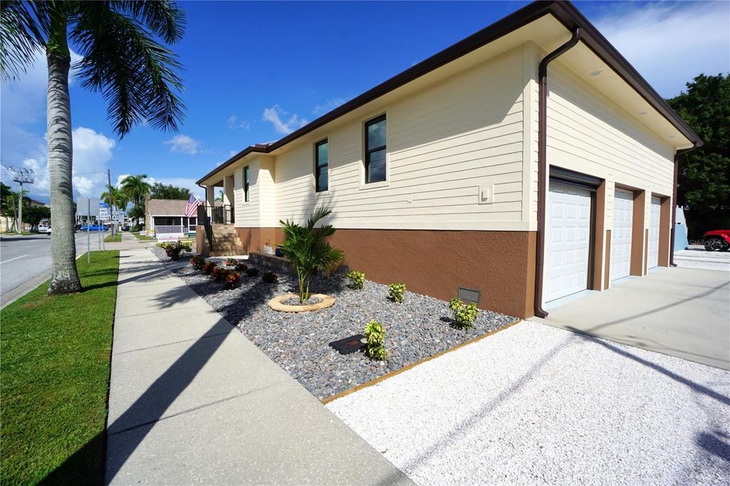 Image 5 of property listing at 301 GOLDSTEIN STREET, Punta Gorda, FL 33950