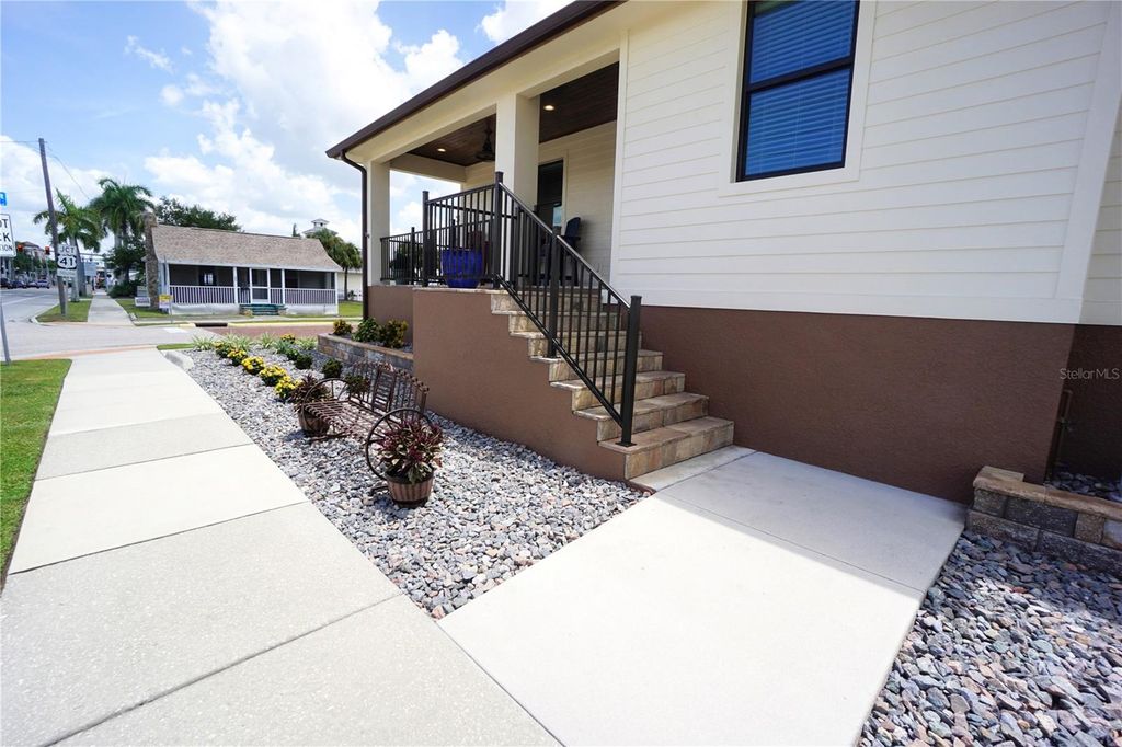 Image 9 of property listing at 301 GOLDSTEIN STREET, Punta Gorda, FL 33950