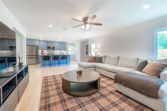 1218 Shadeland Drive, Houston, TX 77043