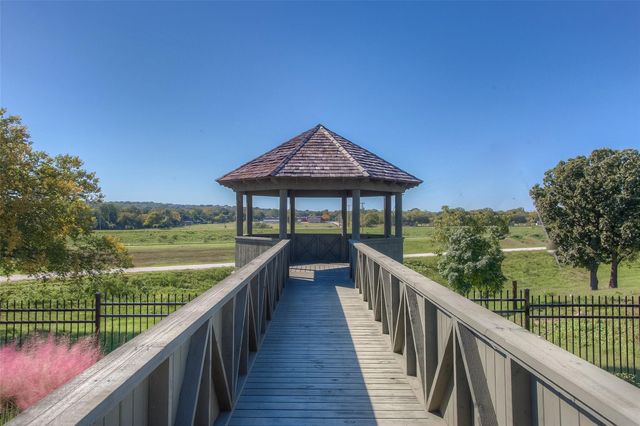 520 Sheer Bliss Lane, Fort Worth, TX 76114
