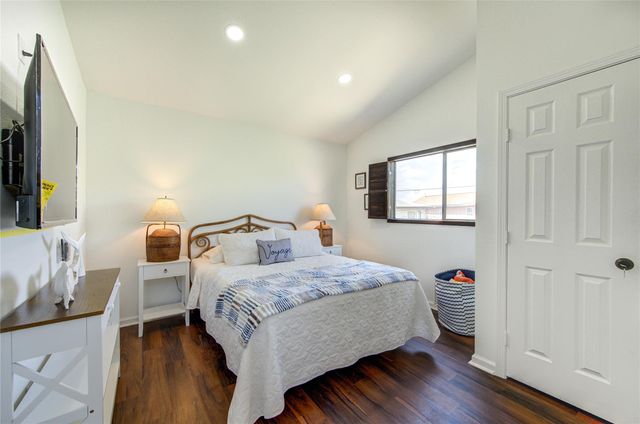 411 Galley Way, Freeport, TX 77541