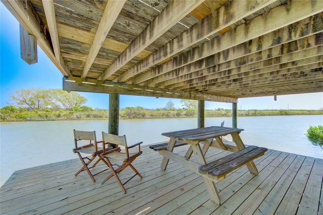 411 Galley Way, Freeport, TX 77541