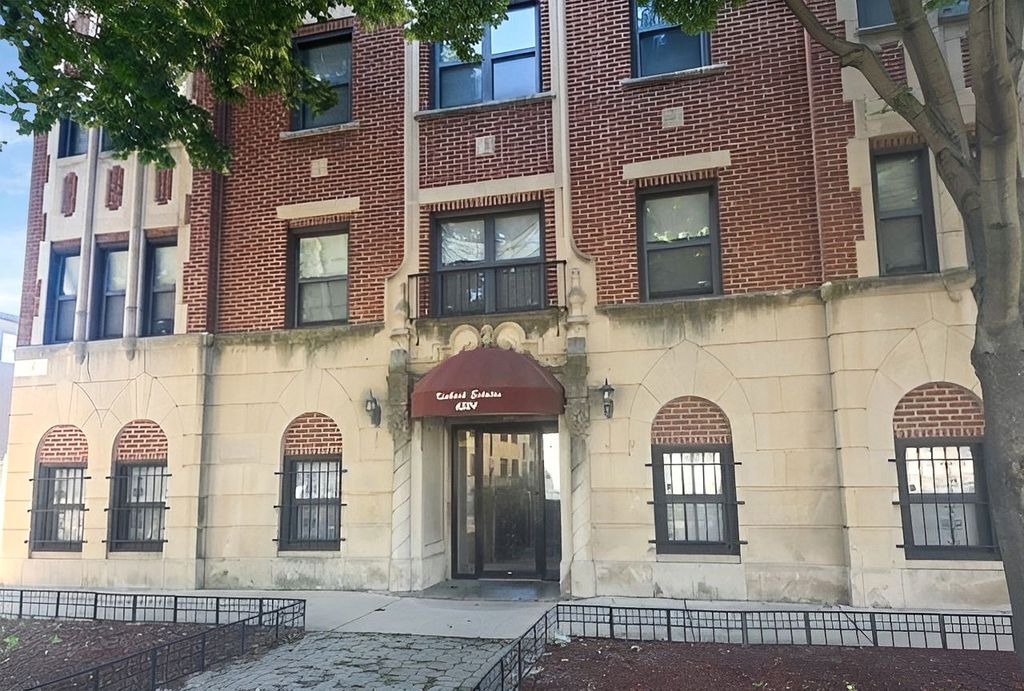 6318 - 24 S Kimbark Avenue 105, Chicago, IL 60637 — exterior