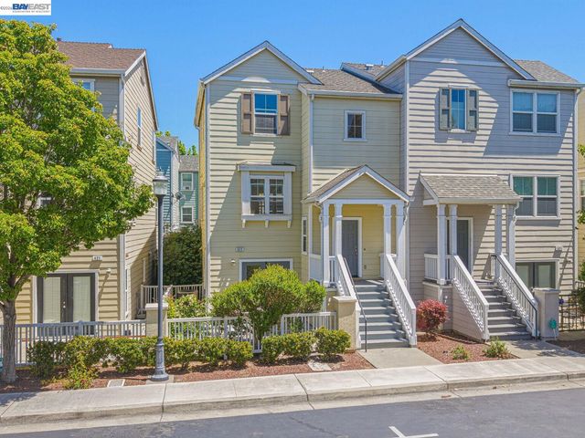 511 Summer Ln, Richmond, CA 94806
