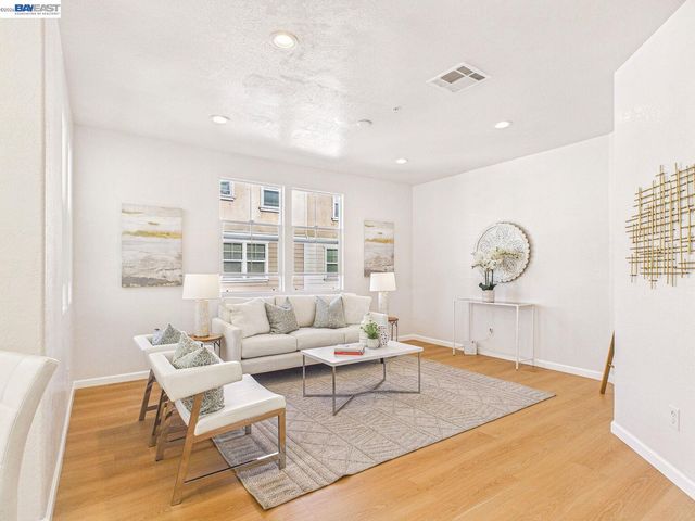 511 Summer Ln, Richmond, CA 94806