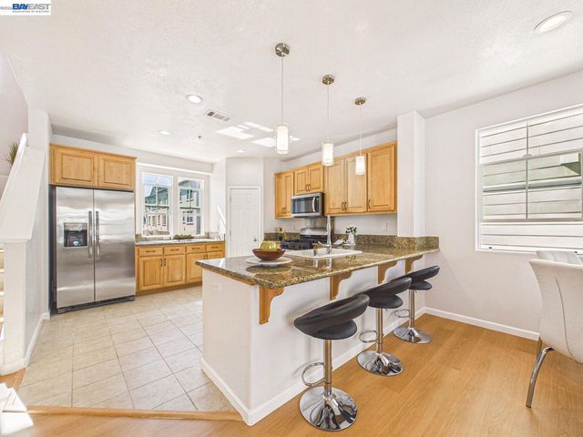 511 Summer Ln, Richmond, CA 94806