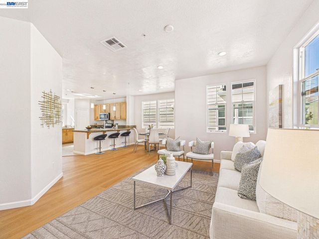 511 Summer Ln, Richmond, CA 94806