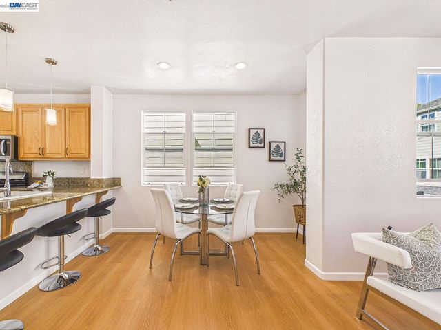511 Summer Ln, Richmond, CA 94806