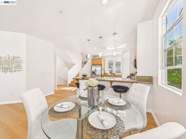511 Summer Ln, Richmond, CA 94806