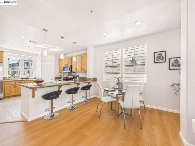 511 Summer Ln, Richmond, CA 94806