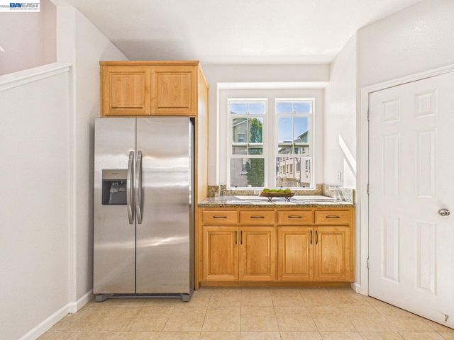 511 Summer Ln, Richmond, CA 94806