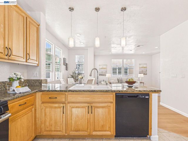 511 Summer Ln, Richmond, CA 94806
