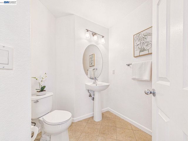 511 Summer Ln, Richmond, CA 94806