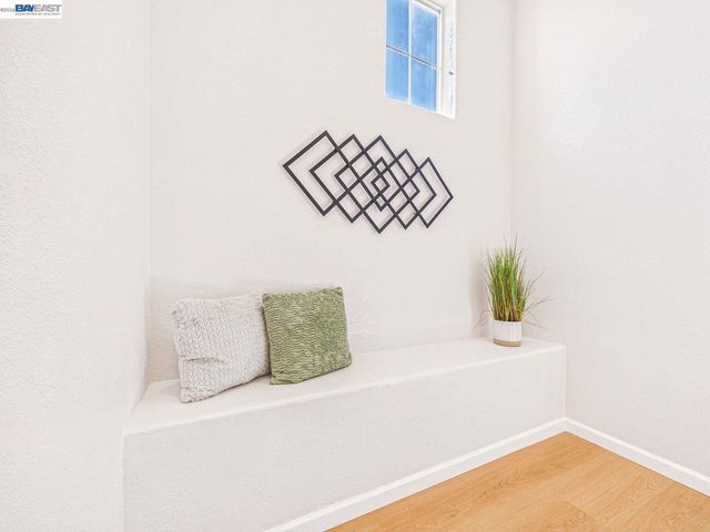 511 Summer Ln, Richmond, CA 94806