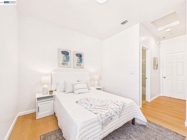 511 Summer Ln, Richmond, CA 94806