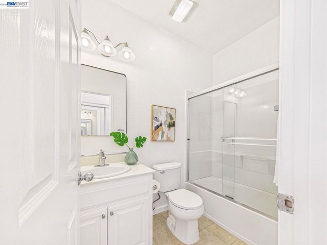 511 Summer Ln, Richmond, CA 94806