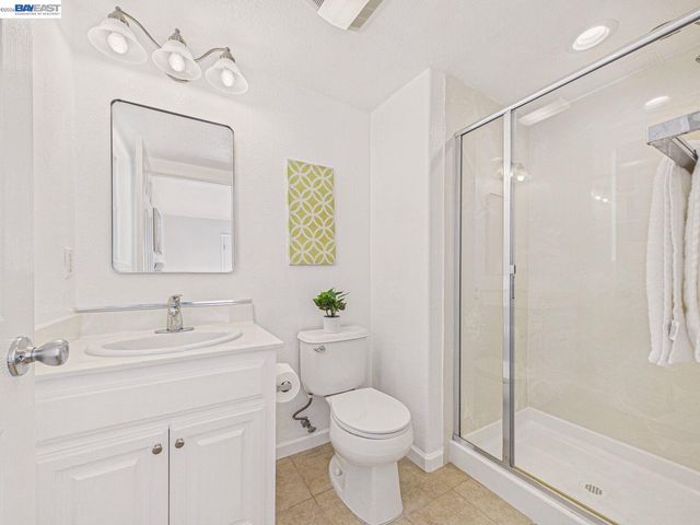 511 Summer Ln, Richmond, CA 94806