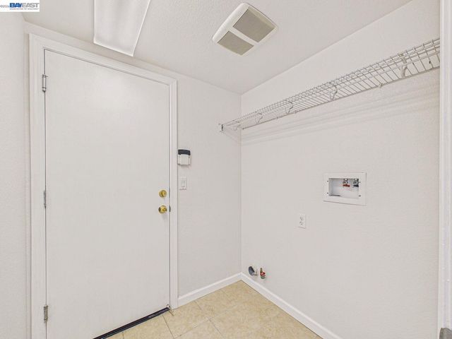 511 Summer Ln, Richmond, CA 94806