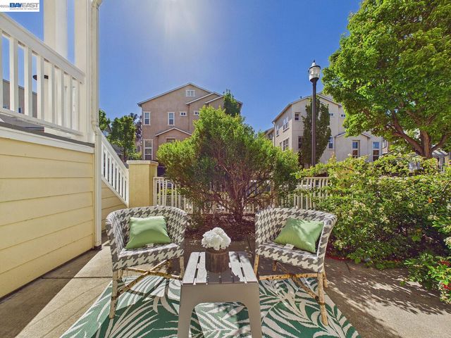 511 Summer Ln, Richmond, CA 94806