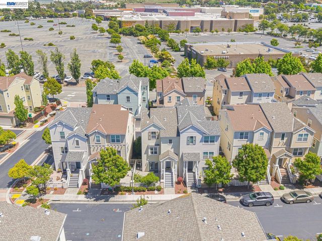 511 Summer Ln, Richmond, CA 94806