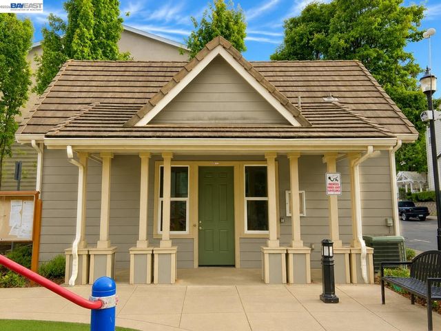 511 Summer Ln, Richmond, CA 94806