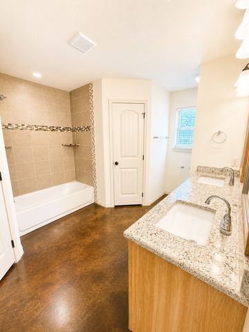 5402 Arrowhead Drive, Granbury, TX 76048