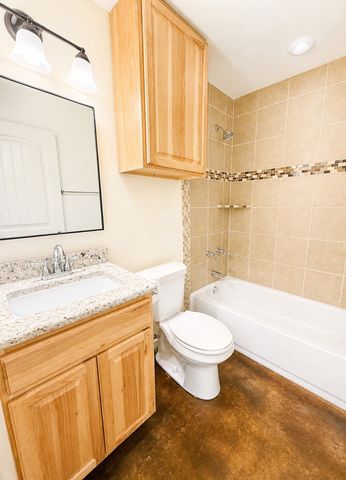5402 Arrowhead Drive, Granbury, TX 76048