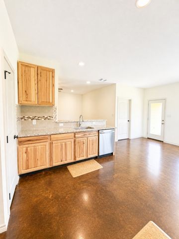 5402 Arrowhead Drive, Granbury, TX 76048