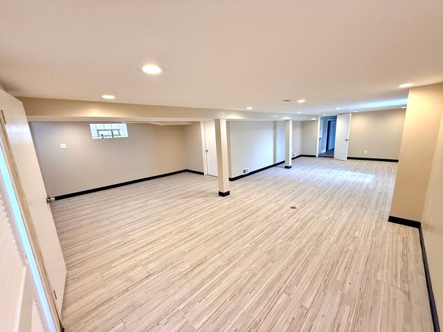 8958 S Oglesby Avenue, Chicago, IL 60617