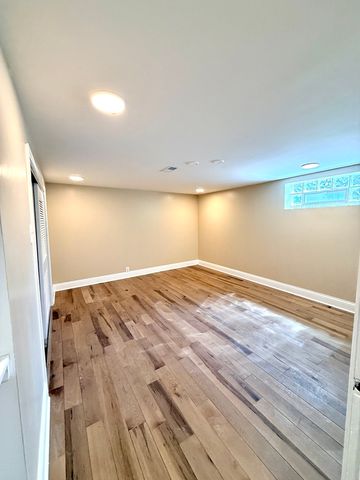 8958 S Oglesby Avenue, Chicago, IL 60617