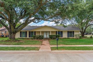400 Plaza Circle, Bossier City, LA 71111