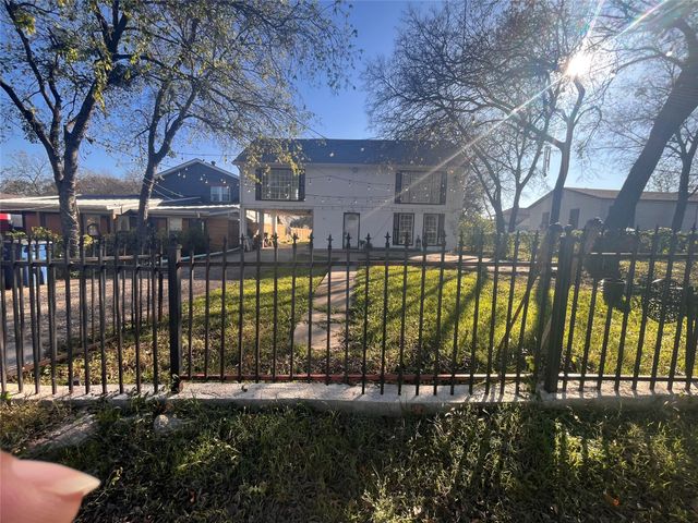 4838 Wisteria Street, Dallas, TX 75211