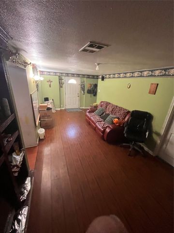 4838 Wisteria Street, Dallas, TX 75211