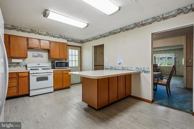 29 TRINITY PL, Barrington, NJ 08007